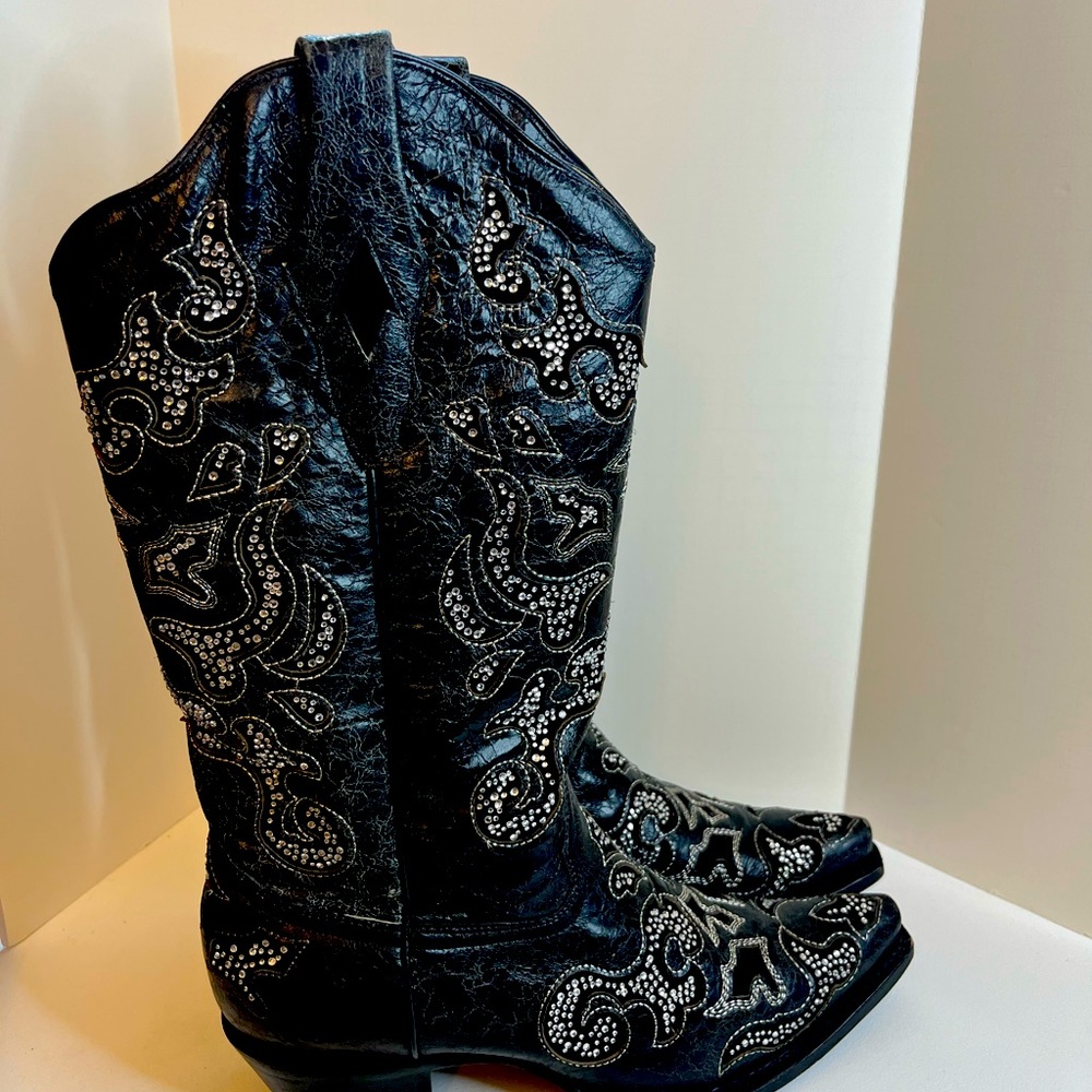 WOMEN’S CORRAL BLACK INLAY AND CRYSTALS SNIP-TOE BOOTS